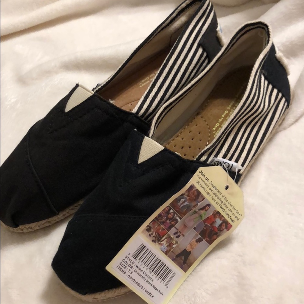 TOMS SHOES NWT